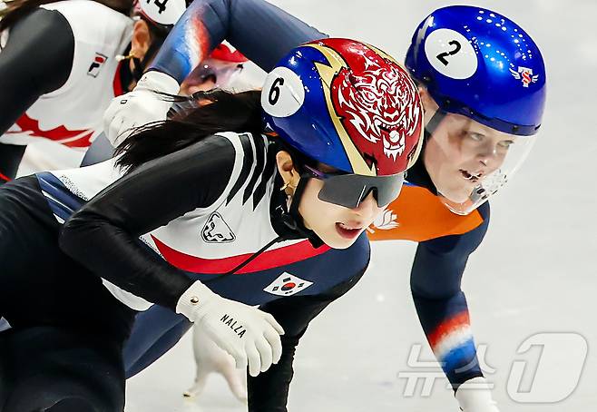 쇼트트랙 김길리가 16일(현지시간) 이탈리아 밀라노 아이스스케이팅 아레나에서 열린 2026 밀라노·코르티나담페초 동계올림픽 쇼트트랙 여자 1000m 결승에서 역주를 펼치고 있다. 2026.2.16 ⓒ 뉴스1 김진환 기자