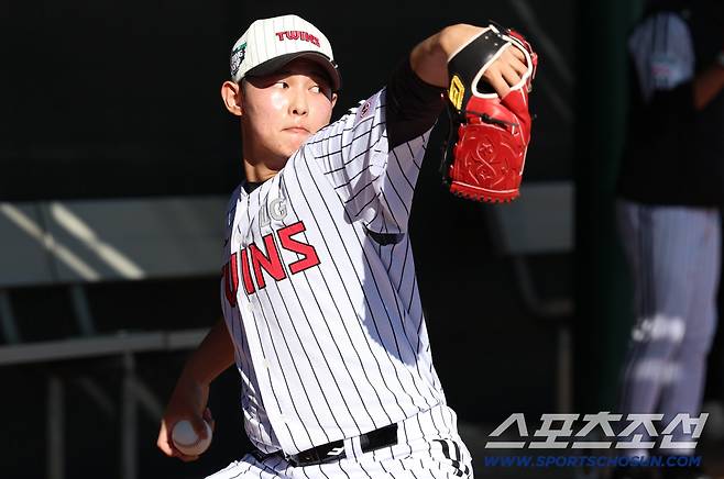 LG 김영우가 애리조나 캠프에서 피칭을 하고 있다. 사진제공=LG 트윈스