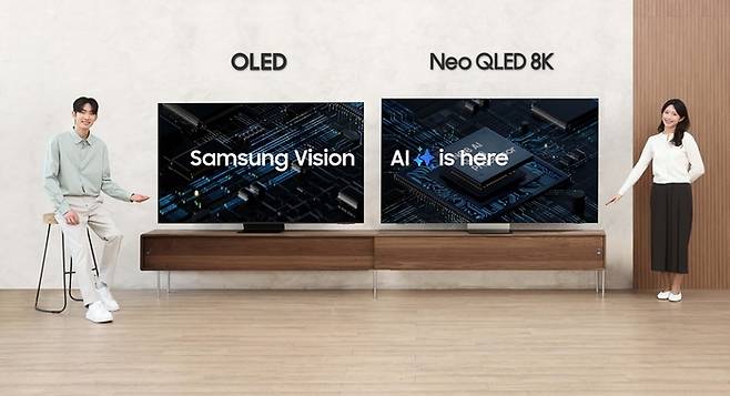 삼성전자 'Neo QLED 8K(85QNF990)'와 'OLED(83SF95)'