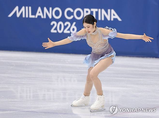 이해인 동계올림픽 쇼트 프로그램 출전_(밀라노=연합뉴스) 류영석 기자 = 17일(현지시간) 이탈리아 밀라노 아이스스케이팅 아레나에서 열린 2026 밀라노ㆍ코르티나담페초 동계올림픽 여자 싱글 쇼트 프로그램에 출전한 이해인이 연기를 펼치고 있다. 2026.2.18 ondol@yna.co.kr