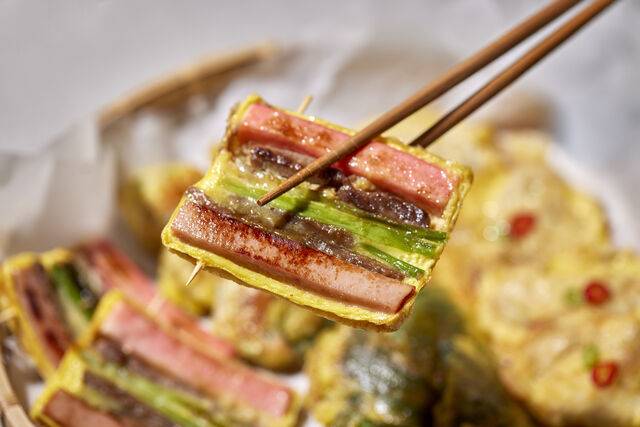 설 연휴 동안 고기와 술 등을 즐긴 후 엄지발가락이 극심하게 아프다면 통풍을 의심해야 한다. 클립아트코리아