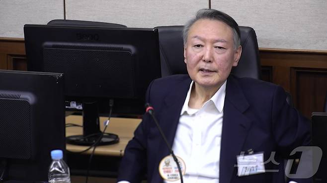 고위공직자범죄수사처(공수처) 체포영장 집행 방해 및 국무위원 심의권 침해로 재판에 넘겨진 윤석열 전 대통령이 26일 서울 서초구 중앙지방법원에서 열린 1심 결심 공판에서 최후 진술을 하고 있다. (중앙지법 제공. 재판매 및 DB 금지) 2025.12.26 ⓒ 뉴스1