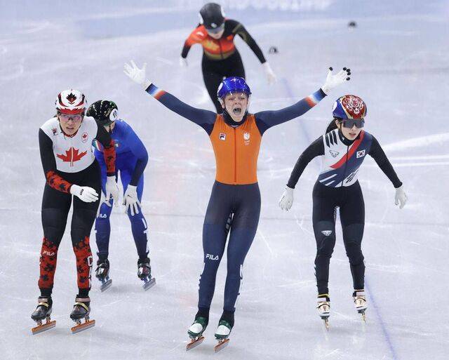 김길리가 지난16일(현지시간) 이탈리아 밀라노 아이스스케이팅 아레나에서 열린 쇼트트랙 여자 1000m 결승에서 3등으로 결승선을 지나고 있다. 연합뉴스