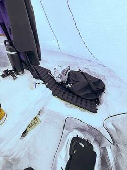 원정 중 캠핑을 오래 했다. 바닥 한기를 버티게 해준 니모 텐서 익스트림 매트.