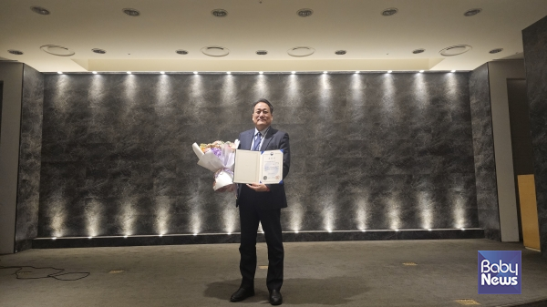 박기현 에듀테크부문 대표가 지난 12일 한국과학창의재단이 부산 한화리조트에서 개최한 '2025 디지털새싹 성과공유회'에서 디지털새싹 유공 교육부장관 표창을 수상하고 기념 사진을 촬영 중이다. ⓒ테크빌교육