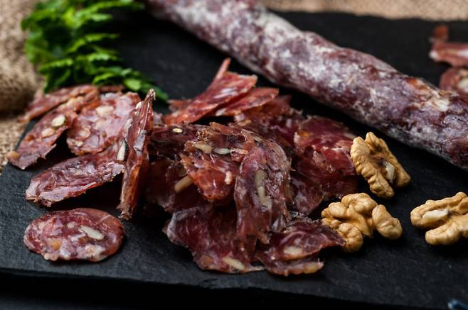 육포는 단백질이 많아 건강상 이점이 있을 수 있으나 나트륨 등이 과다 첨가될 수 있어 주의가 필요하다. 사진=게티이미지뱅크