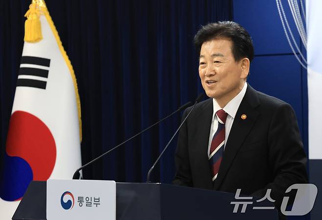 정동영 통일부 장관이 지난 18일 서울 종로구 정부서울청사에서 무인기 사건 관련 입장 및 재발방지대책 추진 계획을 발표하고 있다. 2026.2.18 ⓒ 뉴스1 임세영 기자