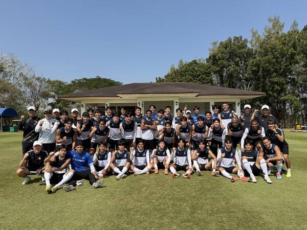 태국 전지훈련 종료 후 경남FC 선수단 단체사진. /사진=경남FC 제공
