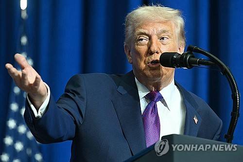 평화위 첫 이사회 회의서 연설하는 트럼프 (워싱턴 AFP=연합뉴스)