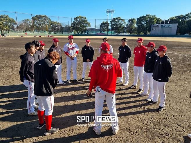 ▲ 봉중근 코치는 선수들에게 공격적인 승부를 강조함은 물론 그에 맞는 정확하고 심플한 솔루션을 제공하며 구단의 기대치를 증명하고 있다 ⓒ김태우 기자