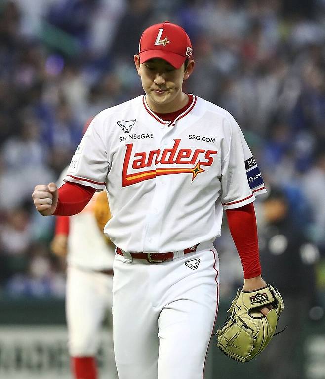 ▲ 완전히 달라진 모습으로 2028년 복귀전을 치르겠다는 각오로 뭉친 송영진 ⓒSSG랜더스