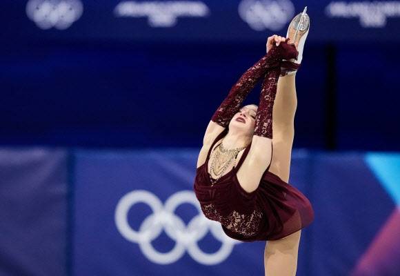 앰버 글렌이 2026년 2월 17일(현지시간) 이탈리아 밀라노에서 열린 2026 동계올림픽 피겨스케이팅 여자 싱글 쇼트프로그램 경기에 임하고 있다. (사진=AP뉴시스)