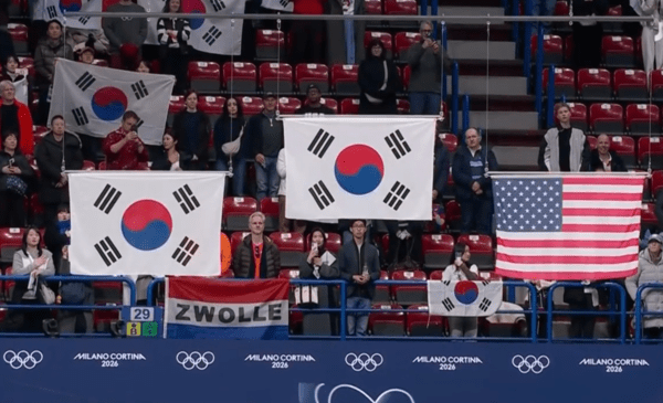 21일(한국시간) 김길리가 이탈리아 밀라노 아이스스케이팅 아레나에서 열린 2026 밀라노·코르티나담페초 동계올림픽 쇼트트랙 여자 1500m 결승에서 2분 32초 076의 기록으로 1위를 차지했다. 최민정은 2위로 들어와 은메달을 목에 걸었다. /사진=라이브 캡처