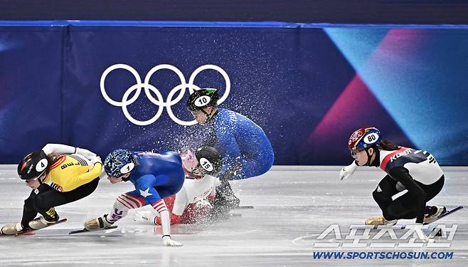 21일(한국시간) 이탈리아 밀라노 스피드스케이팅 아레나에서 열린 밀라노동계올림픽 쇼트트랙 여자 1500m 준준결선. 노도희 출전한 경기에서 미국, 폴란드, 이탈리아 폰타나가 충돌하고 있다. 밀라노(이탈리아)=송정헌 기자songs@sportschosun.com/2026.02.21/