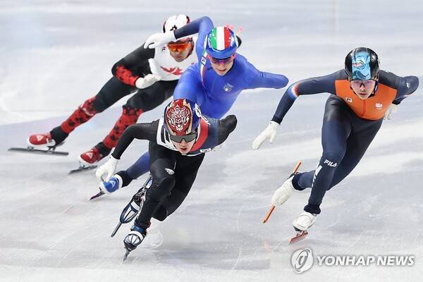 선두로 치고 나오는 이정민. ⓒ연합뉴스