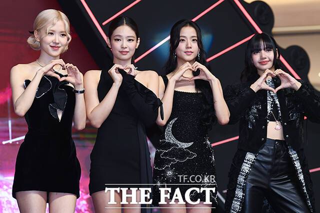 전 세계 아티스트 최초로 유튜브 구독자 1억명을 돌파한 걸그룹 블랙핑크가 팬들에게 감사 인사를 전했다. /서예원 기자