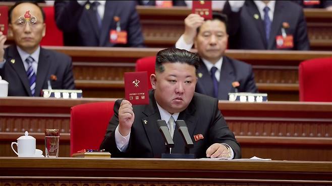 북한은 지난 19일 평양 4ㆍ25문화회관에서 김정은 국무위원장이 참석한 가운데 노동당 제9차 대회를 개막했다고 조선중앙TV가 20일 보도했다./조선중앙TV 연합뉴스