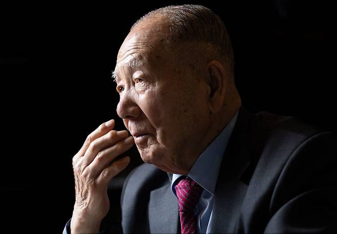 89세에도 영화를 위해서라면 힘이 넘치는 ‘영화 청년’ 김동호 전 부산국제영화제 집행위원장이 다큐 감독으로 중앙SUNDAY를 만났다. 김정훈 기자