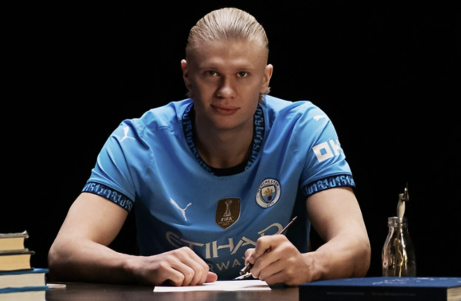 맨시티와 재계약하는 홀란. 맨테스터 시티 홈페이지