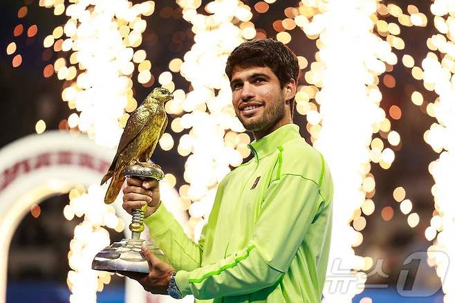 카를로스 알카라스가 22일(한국시간) ATP 투어 카타르 엑손모바일오픈 우승을 차지했다. ⓒ AFP=뉴스1
