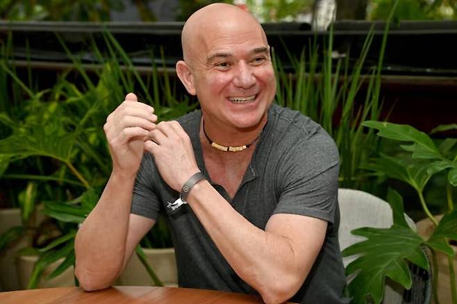 인터뷰 중인 안드레 애거시