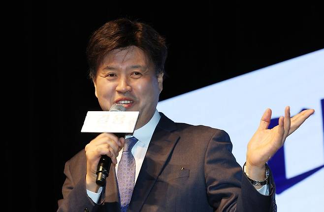 김용 전 민주연구원 부원장은 20일 경기 수원시 팔달구 경기아트센터에서 열린 ’대통령의 쓸모‘ 출판 기념회에서 “저 개인의 실용이 아니라, 앞으로 검찰 조작을 바로잡아야한다고 생각해서 책을 쓰게 됐다”고 말했다. 뉴스1