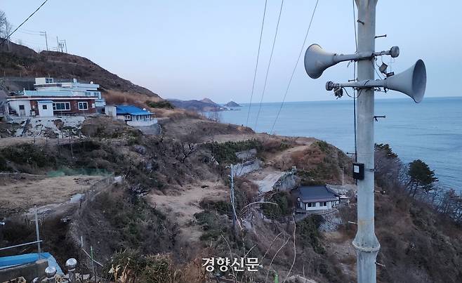 지난 2월 9일 경북 영덕군 영덕읍 석리마을. 해안가 절벽을 따라 작은 집들이 붙어 있는 동네였지만 지난해 봄 발생한 대형 산불로 대부분이 불타 사라졌다. 이재덕 기자