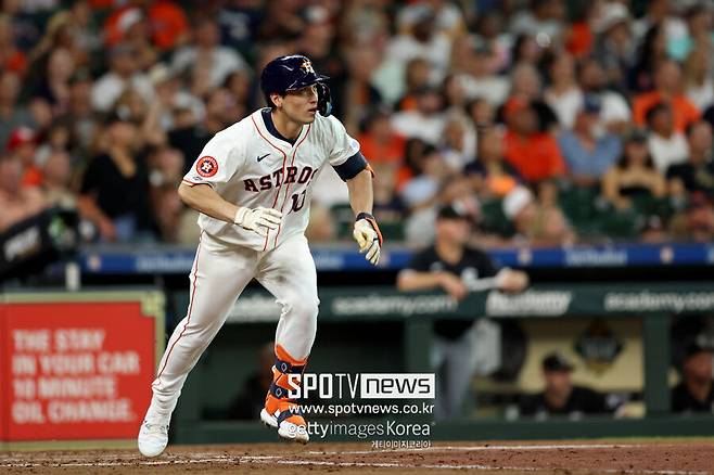 ▲ 한국계 메이저리거 셰이 위트컴. 위트컴은 22일(한국시간) 시범경기에서 안타에 이어 '한 뼘 차이로 잡힌' 홈런성 타구를 날렸다.