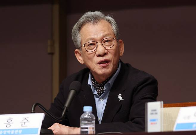 유홍준 국립중앙박물관장이 23일 서울 중구 프레스센터에서 열린 관훈클럽 초청 관훈포럼에서 질문에 답하고 있다. (사진=연합뉴스)