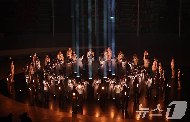 22일(현지시간) 이탈리아 베로나 올림픽 아레나에서 열린 2026 밀라노·코르티나담페초 동계올림픽 폐회식에서 공연이 펼쳐지고 있다. (공동취재) 2026.2.23 ⓒ 뉴스1 김진환 기자