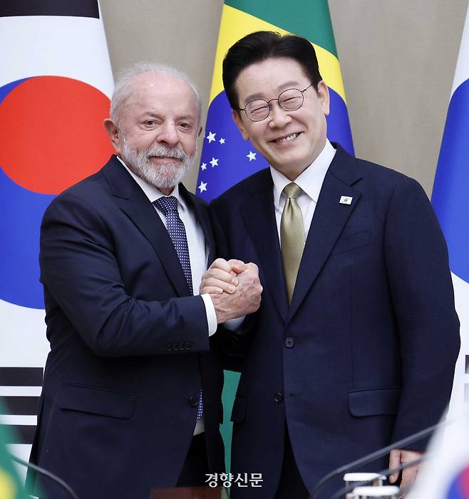 이재명 대통령과 루이스 이나시우 룰라 다 시우바 브라질 대통령이 23일 청와대 본관에서 열린 확대회담에 앞서 기념촬영을 하고 있다. 김창길 기자