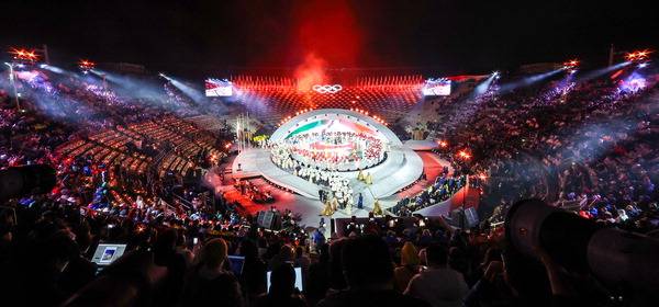 23일(한국시간) 이탈리아 베로나 아레나에서 열린 2026 밀라노·코르티나담페초 동계올림픽 폐회식에서 축하 공연이 열리고 있다. 연합뉴스