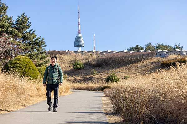 이씨는 등산스틱을 평소 거의 사용하지 않는다고 했다. 등산 체력을 기르기 위한 본인만의 고육지책이다.