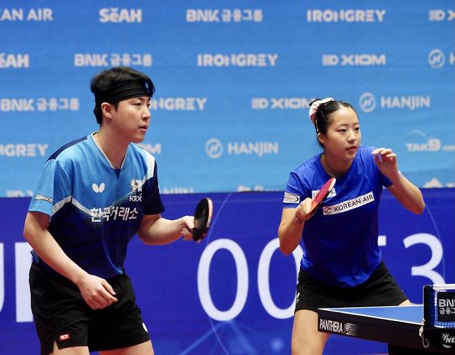 임종훈(왼쪽)과 신유빈. 연합뉴스