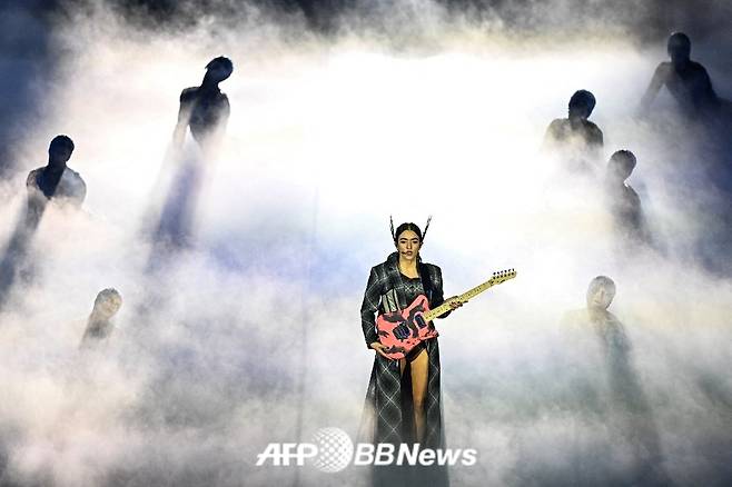 23일(한국 시각) 제25회 밀라노·코르티나담페초 동계 올림픽 폐막식 세리머니 모습. /AFPBBNews=뉴스1