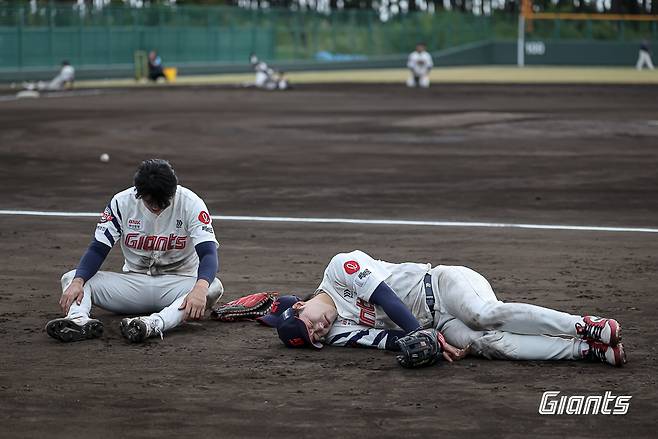 대만 사행성 오락실에 출입해 각각 30경기 출전 정지 징계를 받은 롯데 자이언츠 나승엽(왼쪽)과 고승민. (롯데 자이언츠 제공)