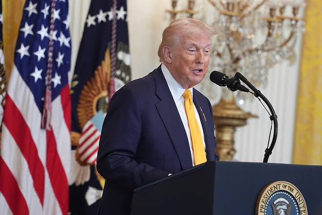 도널드 트럼프 미국 대통령이 18일 워싱턴 백악관에서 발언하고 있다. AP 연합뉴스