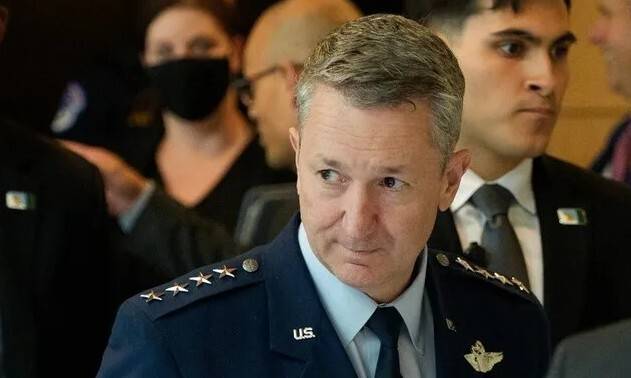 지난해 6월 댄 케인 미군 합동참모본부 의장이 26일 미국 워싱턴 디시(D.C.)에서 열린 상원 비공개 정보 브리핑을 마치고 국회의사당을 나서고 있다. EPA 연합뉴스