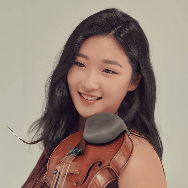 지난해 시벨리우스 콩쿠르에서 우승했던 바이올리니스트 박수예. /사진출처. 국립심포니오케스트라. ⓒ Jino Park