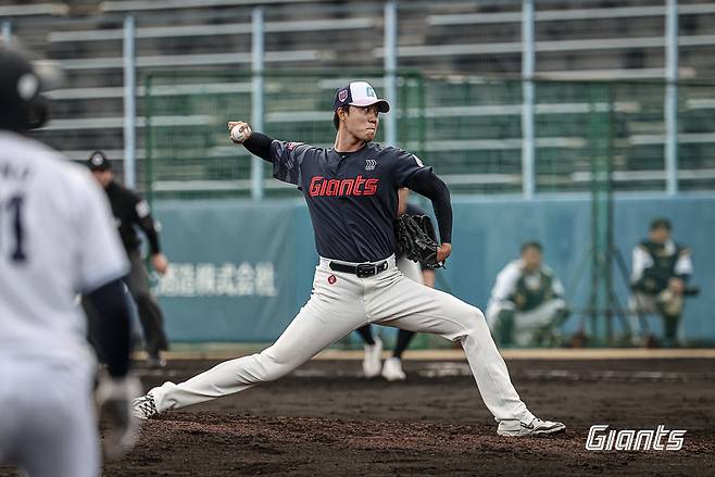롯데 윤성빈이 22일 난고스타디움서 열린 세이부전서 역투하고 있다. 사진제공|롯데 자이언츠