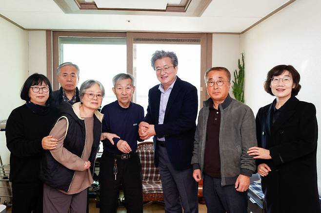 유성구는 25일 제107주년 3.1절을 앞두고 독립유공자 유족을 찾아 위문했다. (사진= 대전 유성구)