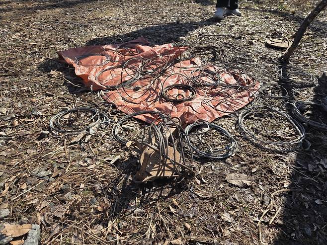 이날 총 27점의 불법 엽구가 수거됐다. /임지섭 기자 ljs@namdonews.com