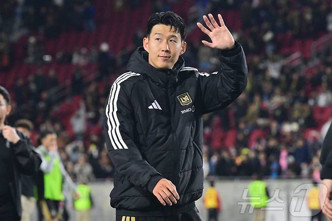 손흥민은 체력 안배를 위해 전반전 45분만 뛰었다. ⓒ AFP=뉴스1