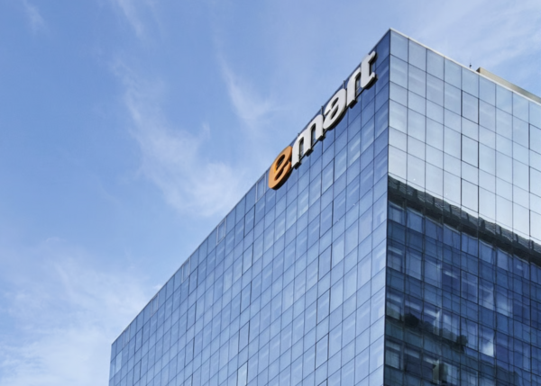 이마트가 본업인 대형마트를 중심으로 체질 개선에 나서면서 수익성을 끌어올렸지만, 편의점과 온라인 등의 사업을 영위하는 주력 자회사들은 역성장에 직면했다. /이마트