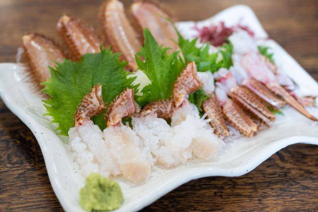 삿포로 중앙도매시장 장외시장 기타노구루메테이의 털게 다리 회.