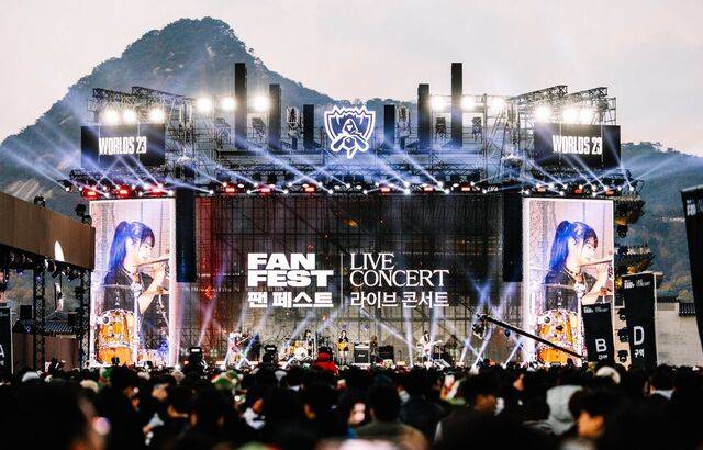 2023년 11월 서울 광화문에서 열린 LoL 월드 챔피언십 결승전 전야제 풍경. 라이엇 게임즈 제공