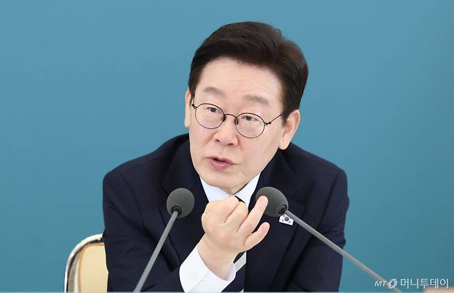 (서울=뉴스1) 이재명 기자 = 이재명 대통령이 25일 청와대에서 열린 확대국가관광전략회의에서 발언하고 있다. 2026.2.25/뉴스1 Copyright (C) 뉴스1. All rights reserved. 무단 전재 및 재배포, AI학습 이용 금지. /사진=(서울=뉴스1) 이재명 기자