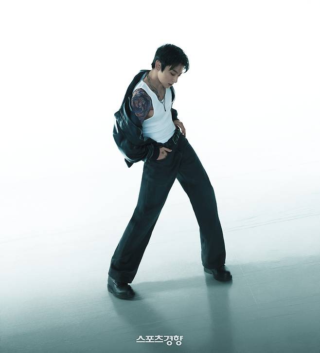 화보 촬영을 하고 있는 방탄소년단 멤버 정국. 캘빈클라인 제공