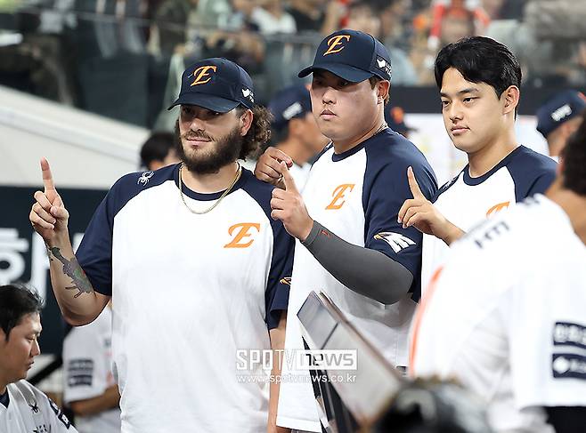 ▲ 왼쪽부터 코디 폰세, 류현진, 문동주 ⓒ곽혜미 기자