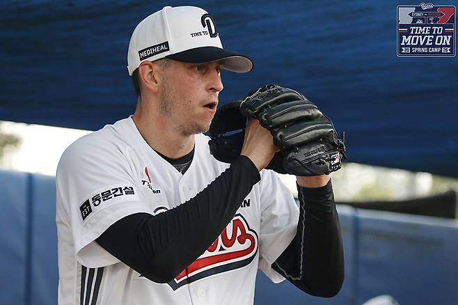 ▲ 플렉센은 25일 세이부와 연습경기에서 2이닝 동안 안타 5개를 맞으며 3실점하는 등 첫 등판에서는 깔끔한 모습을 보여주지 못했다 ⓒ두산 베어스